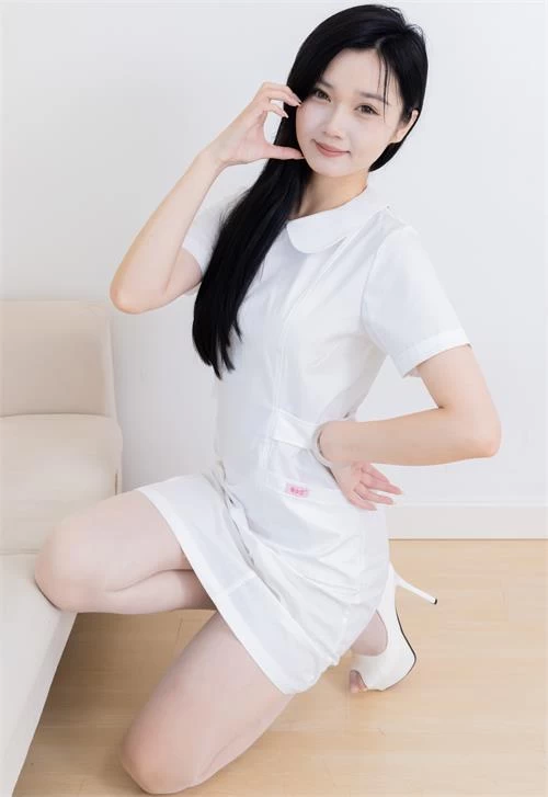 物恋传媒-橙子-高跟鞋油亮薄白丝、护士服[1V-0.4G百度网盘] [1v-0.4g]