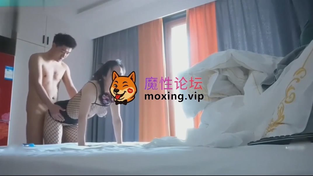 风韵犹存的事业单位白领少妇老公出差偷情年轻小伙穿着情趣网衣高跟鞋啪啪呻吟刺激[1V920M][BT] [-]