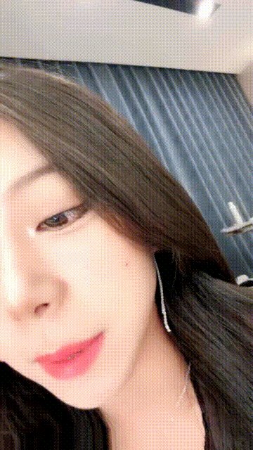 [BT]颜值不错的御姐深夜约啪大哥让大哥大鸡巴抽脸草嘴深喉，压在身下爆草揉奶扯她脸，草的骚逼叫爸爸上位抠菊花 [-]