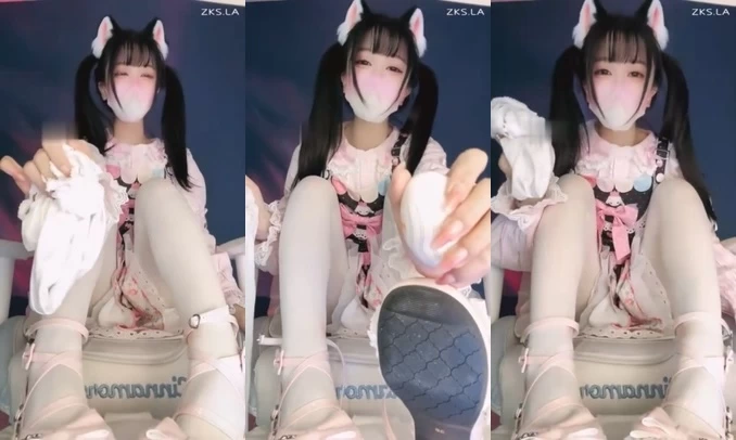 维妮 - 小萝莉妹妹穿着洛丽塔进行调教贱狗哥哥 在哥哥抽 [1V-309MB]