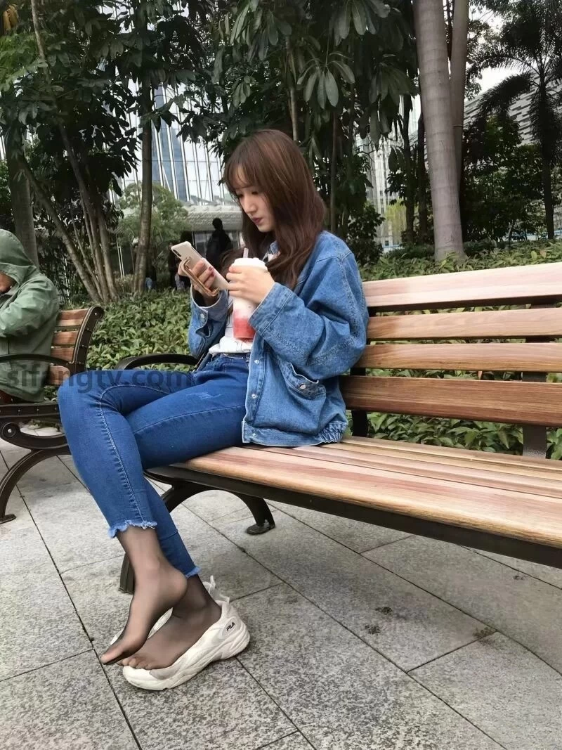 《良家泄密》之5套丝袜美脚视频+套图合集 [61V740P-6.1GB]