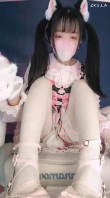 维妮 - 小萝莉妹妹穿着洛丽塔进行调教贱狗哥哥 在哥哥抽 [1V-309MB]