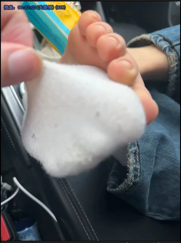 推特Chris素人原味面交足控合集 妹子在车里当面脱下袜子 [视频：561，图片：652-6.29GB]