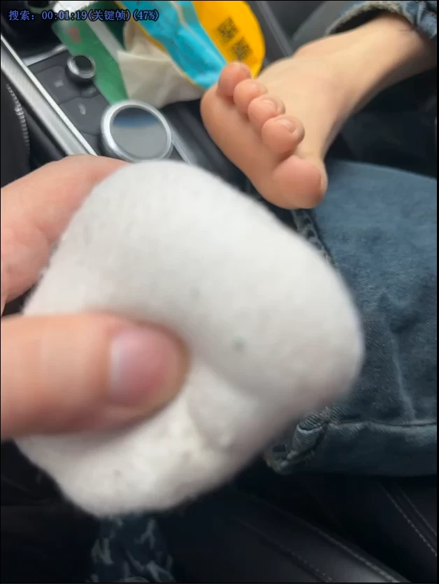 推特Chris素人原味面交足控合集 妹子在车里当面脱下袜子 [视频：561，图片：652-6.29GB]