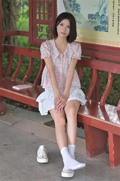 凝思摄影-小睿-短裙短白袜平底鞋 [150P1V-1.3G百度网盘] [150p1v-1.3g]