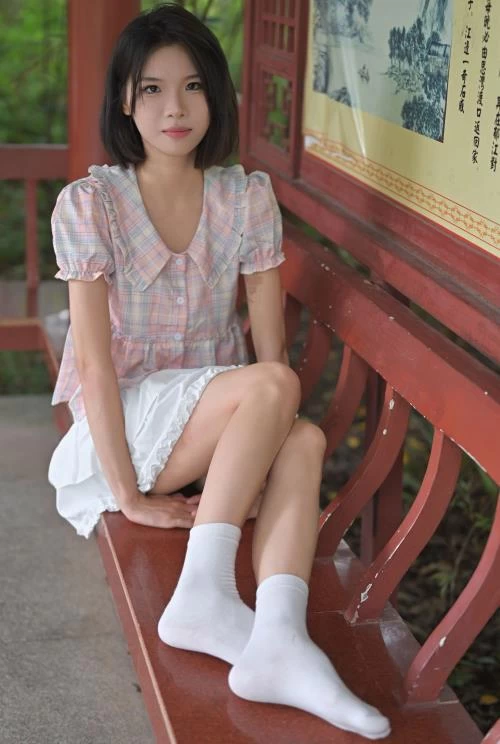 凝思摄影-小睿-短裙短白袜平底鞋 [150P1V-1.3G百度网盘] [150p1v-1.3g]