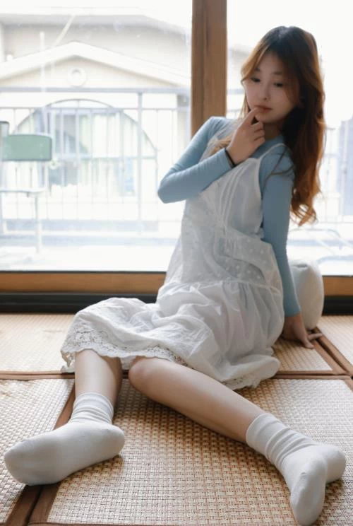 IMZSOCK爱美足-小琪-连衣裙棉袜裸足[120P1V-0.4G百度网盘] [120p1v-0.4g]