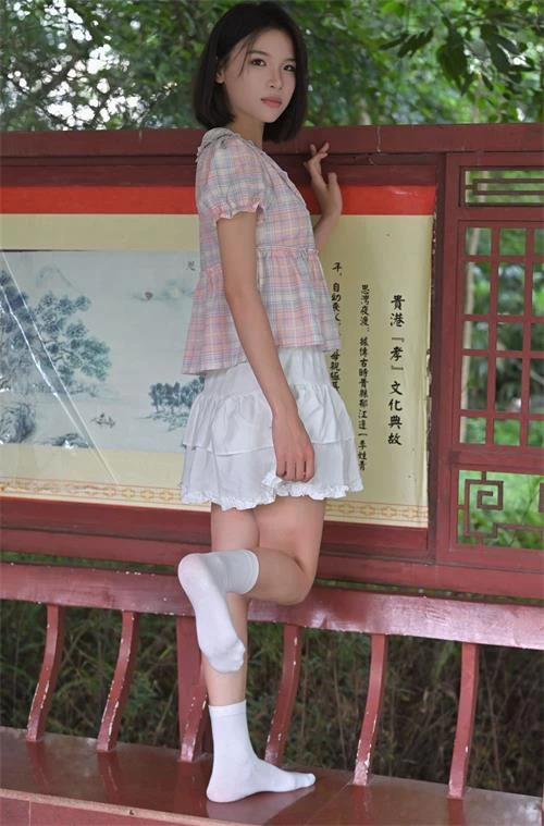 凝思摄影-小睿-短裙短白袜平底鞋 [150P1V-1.3G百度网盘] [150p1v-1.3g]