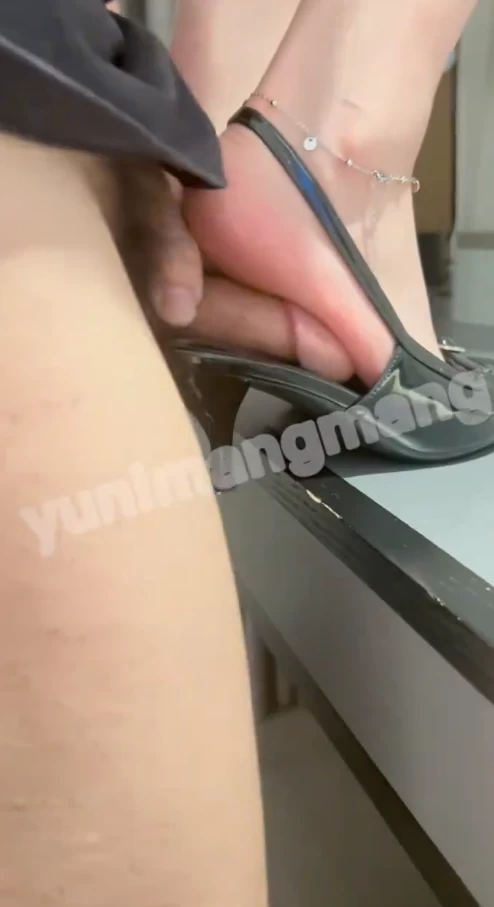 自己收藏的高跟凉鞋足交！xp必入 [16v-1g]