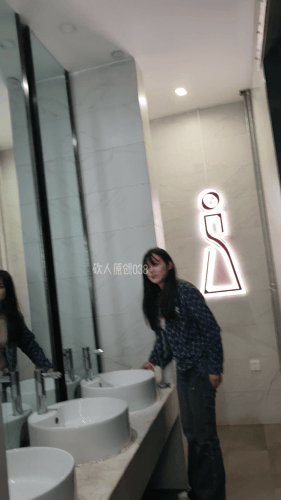 高颜值舞蹈生B下春光，舞蹈学院手持厕拍艺校舞蹈生日记私拍合集《541V/NP/59G》 [-]