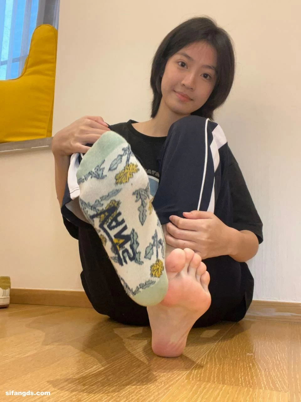 少女美足 来组臭脚丫 [24p4v-188.09 MB]