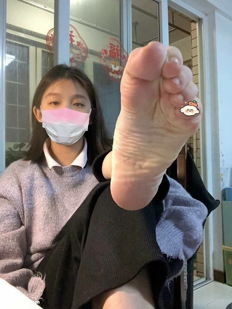 少女美足 来组臭脚丫 [24p4v-188.09 MB]