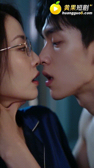 [夸克]AI短剧《网调我的冰山妈妈》第1-5集 母子乱伦[799MB 5V] [-]