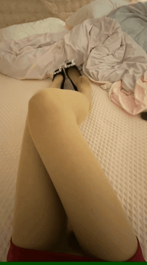 极品萝莉反差婊子《辞宝》高颜值可爱少女被拉着马尾爆操、玉足夹着鸡巴足交榨精啪啪合集 [-]