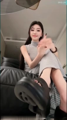 凉子 羞辱全家 重度辱母 屁股坐脸窒息 腋下调教 寸止控精 [1V-570MB]