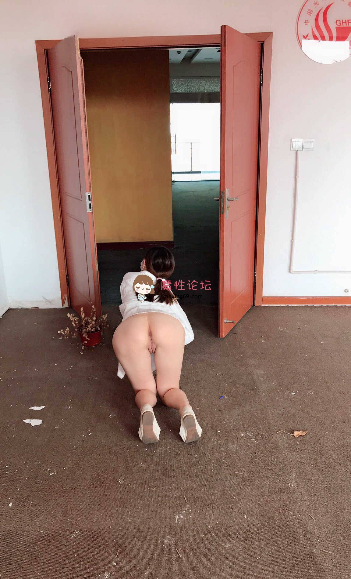 终极绿帽 暴躁君S 淫乱调教私拍 给老婆找单男3P[多v1.61gBT] [-]