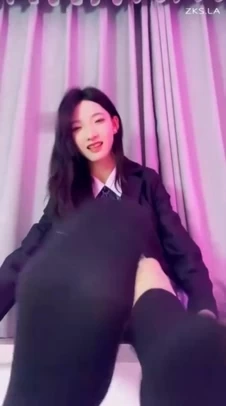 千千 - 自慰方向模拟足交单人JK风格棉袜中筒袜过膝袜黑袜 [1V-194MB]
