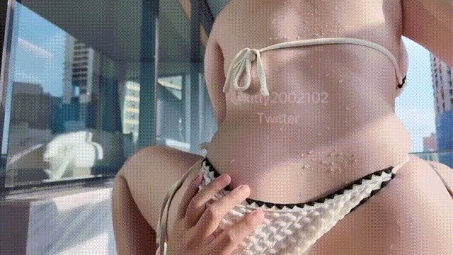 [BT]最新流出，推特大奶网黄女神kitty付费作品，夏天要来了玩水水，泳池坏坏跟湿湿的淫水混合 [-]