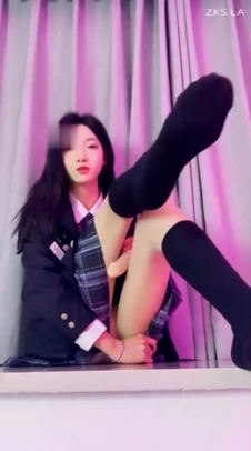 千千 - 自慰方向模拟足交单人JK风格棉袜中筒袜过膝袜黑袜 [1V-194MB]
