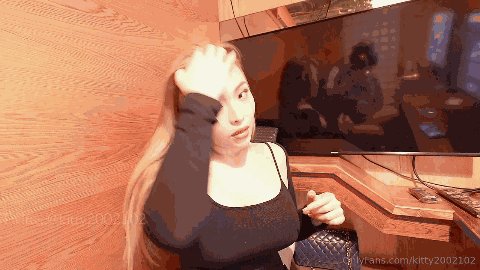 [BT]推特60w粉絲網黃潮妹kitty露臉性愛私拍 在網吧隔間偷情隔音超差還偷偷開門給外面的人看38 [-]