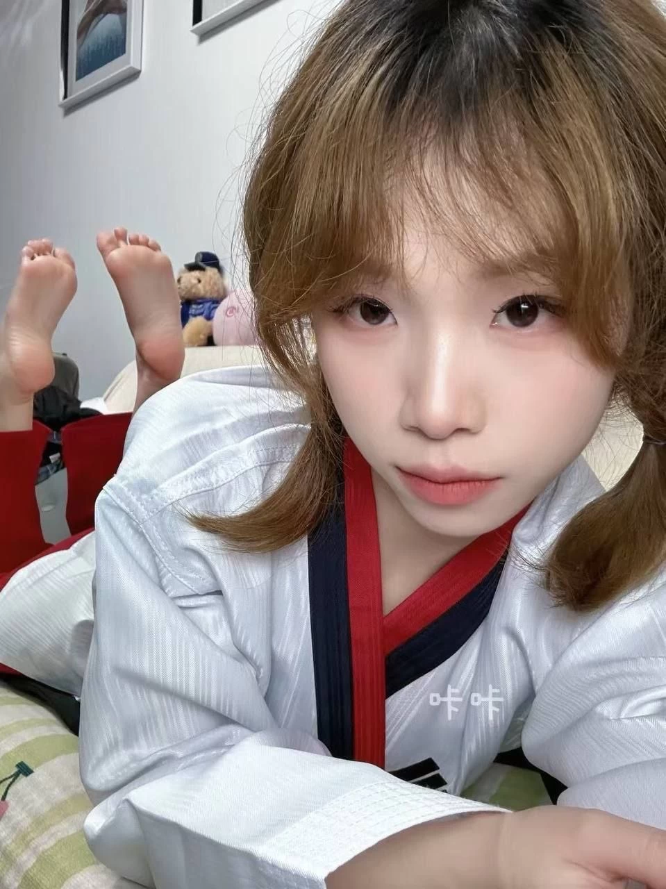 抖音咔咔足控秀足合集9G [45V200P-9GB]