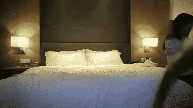 [BT]情感主博李寻欢肌肉佬客串声音嗲嗲温柔无毛妹子啪啪，深喉口交骑坐自己动猛烈撞击妹子操得很开心79 [-]