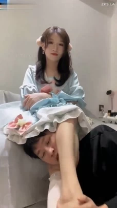 小麦 - Lolita 小皮鞋 小腿袜 黑丝 舔脚 滴蜡 羞辱 真人调教 [1V-243MB]