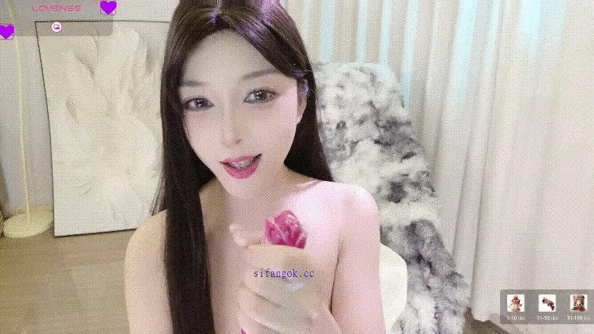 ST极品女神AbcdmiaoBaby用假狗JB自慰双视角开票视频 [1V-2GB]
