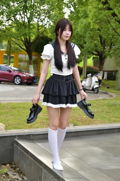 爱月下-兔兔-林间甜妹-JK少女尽显元气娇俏 [10p1v-0.9g]