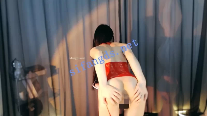网易CC鱼摆摆千元定制掰逼露叁点 [1V-668MB]