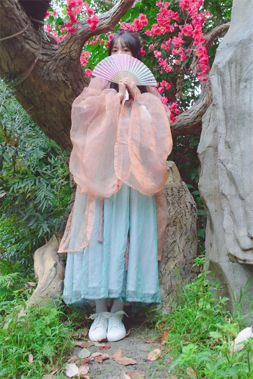 织梦映像-烟雨江南-古风棉袜裸足[90P1V-0.7G百度网盘] [90p1v-0.7g]
