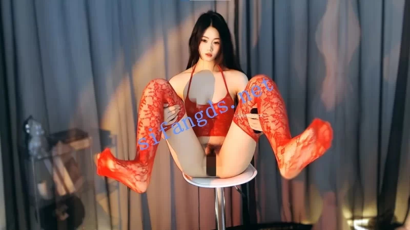 网易CC鱼摆摆千元定制掰逼露叁点 [1V-668MB]
