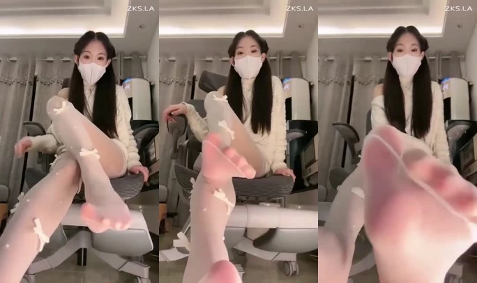 菜小心 - 学姐的宿舍 1 我的废物学长 整个宿舍充满了学姐 [1V-353MB]